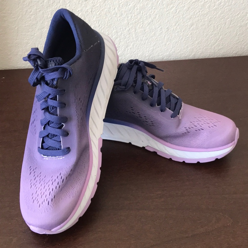Women’s Hoke One One Cavu 2